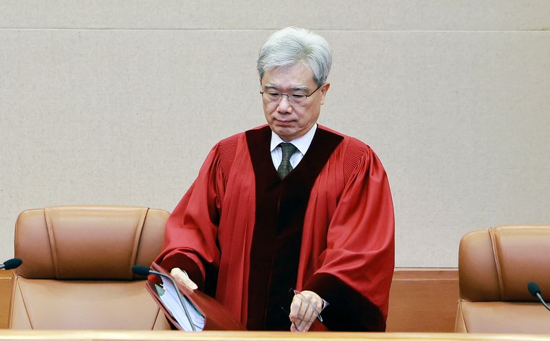 김상환 헌법재판소장이 지난 9월 17일 서울 종로구 헌법재판소에서 열린 구 지방세법 제47조 제1호 등 위헌제청에 대한 위헌법률심판사건 등 선고를 위해 대심판정에 들어서고 있다. 뉴스1