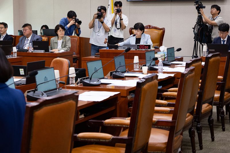 서영교 국회 법제사법위원장이 17일 서울 여의도 국회에서 열린 제439회 국회(정기회) 법제사법위원회 제5차 전체회의에서 의사봉을 두드리고 있다. 2026.9.17 ⓒ 뉴스1 유승관 기자