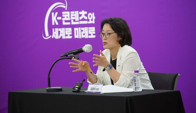 김윤지 한국콘텐츠진흥원 원장이 17일 서울 중구 CKL 기업지원센터에서 열린 취임 100일 기념 기자간담회에서 발언하고 있다. 한국콘텐츠진흥원 제공