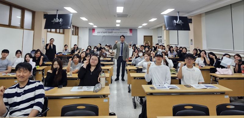 부산보건대 호텔제과제빵과가 SPC그룹 '제과제빵 우수대학' 첫 번째 대학으로 선정돼 글로벌 진로·취업 세미나를 갖고 있다. 부산보건대 호텔제과제빵과 제공