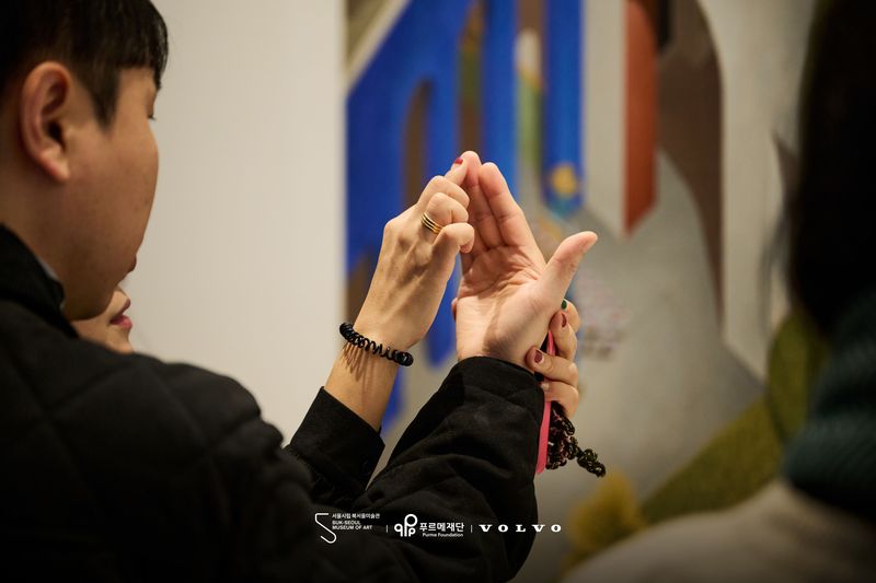 볼보자동차코리아가 후원하는 문화 접근성 프로그램 '나란히 보는 미술관'. 볼보자동차코리아 제공