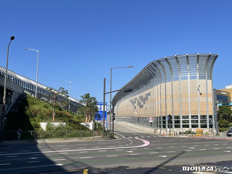 18일 '힐스테이트송파더그리드' 옆 수도권제1고속도로 진입로. 사진=권준호 기자
