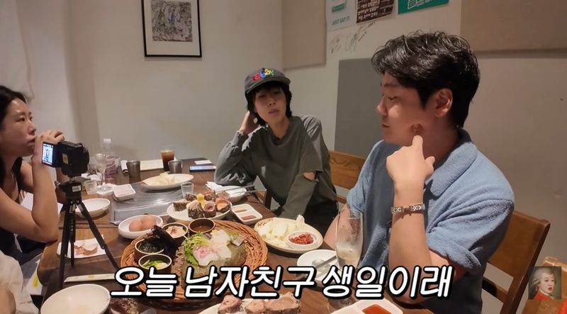 [서울=뉴시스] 방송인 홍진경이 17일 자신의 유튜브 채널을 통해 딸 라엘의 연애 근황을 전했다. (사진=유튜브 채널 '공부왕찐천재 홍진경' 화면 캡처) 2026.09.18. photo@newsis.com *재판매 및 DB 금지