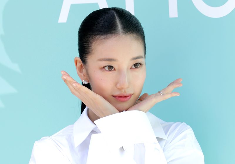 수지, 등장만으로 '현혹'…가을을 물들인 미모