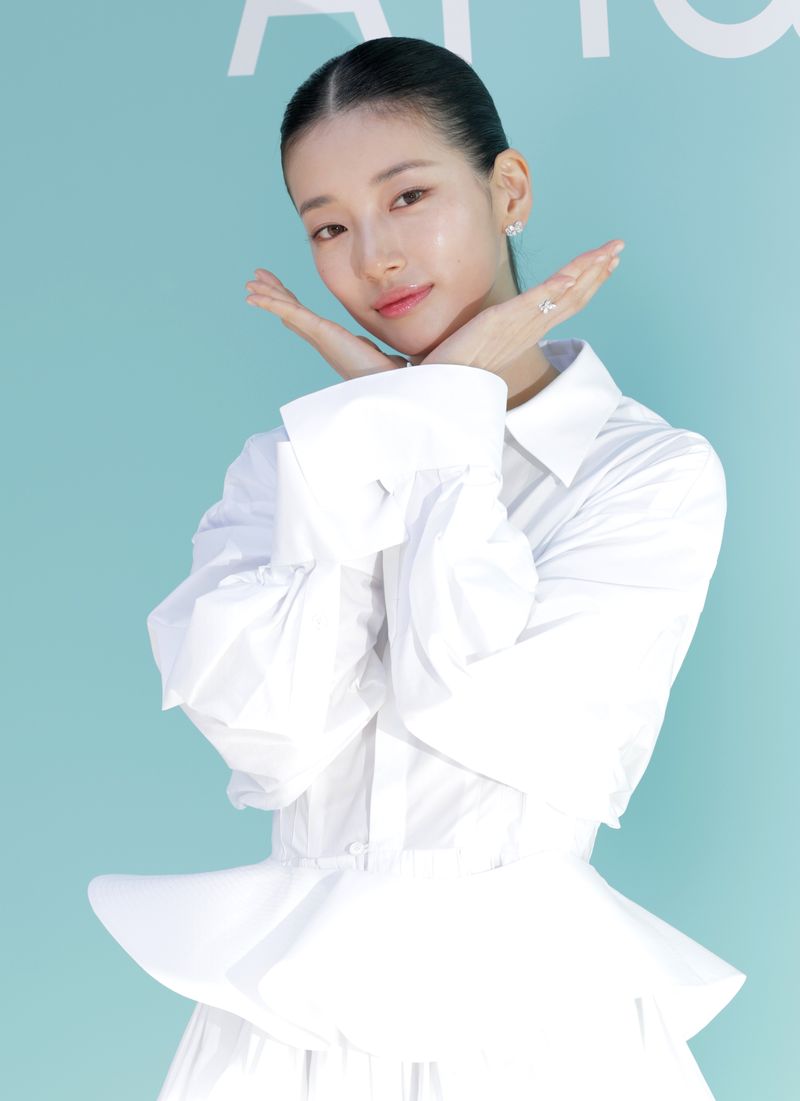 수지, 등장만으로 '현혹'…가을을 물들인 미모