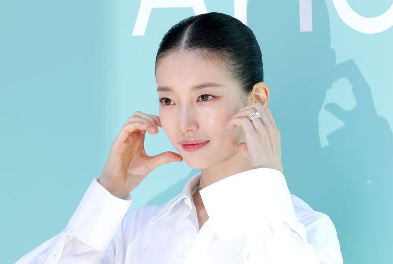 수지, 등장만으로 '현혹'…가을을 물들인 미모