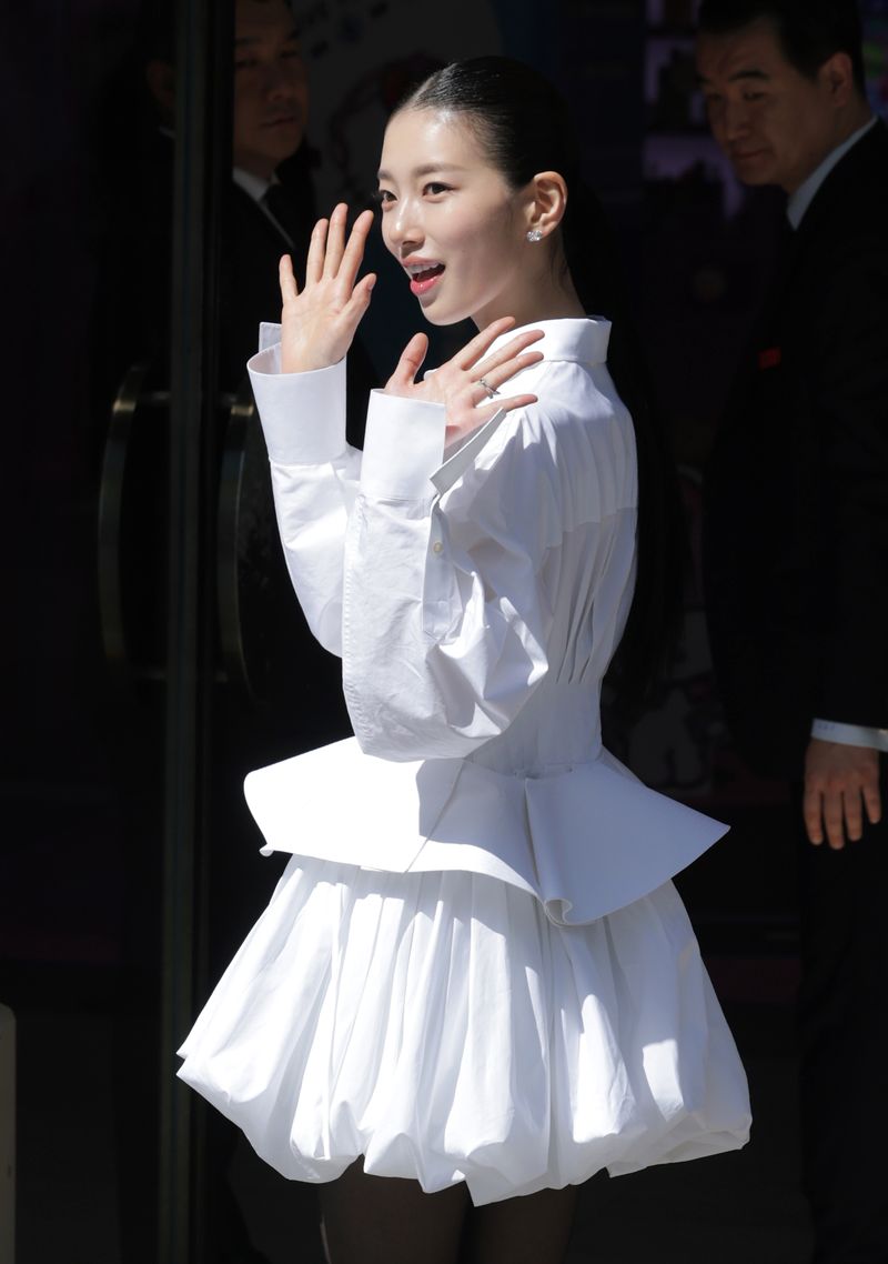 수지, 등장만으로 '현혹'…가을을 물들인 미모