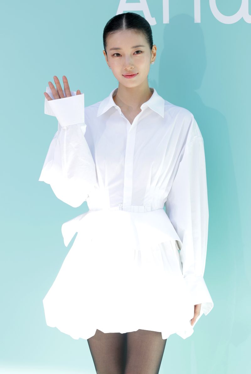수지, 등장만으로 '현혹'…가을을 물들인 미모