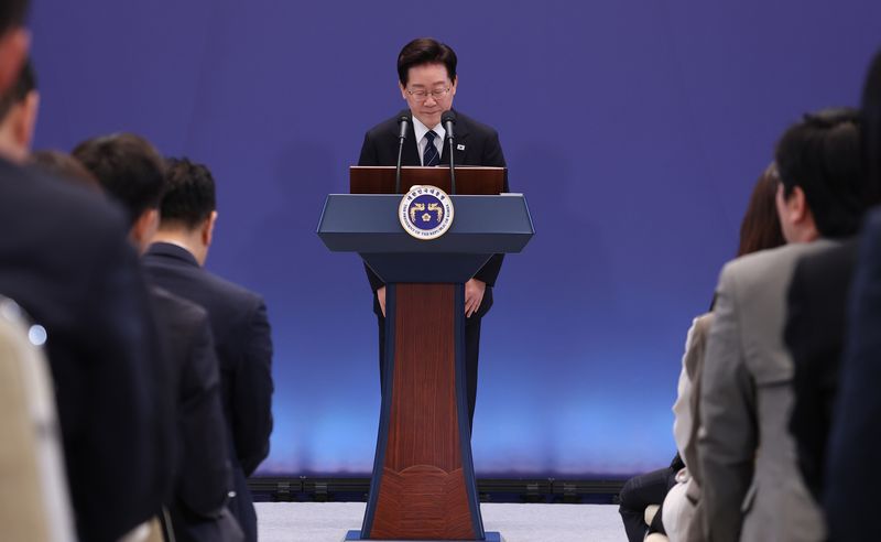 이재명 대통령이 18일 청와대 영빈관에서 열린 현안 기자회견을 마친 뒤 취재진에게 인사하고 있다. (청와대통신사진기자단) 2026.9.18 ⓒ 뉴스1 허경 기자