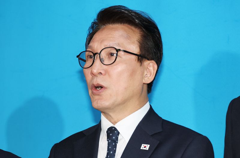 김민석 더불어민주당 대표가 18일 여의도 국회에서 이재명 대통령의 기자회견 관련 브리핑을 하고 있다. 뉴시스