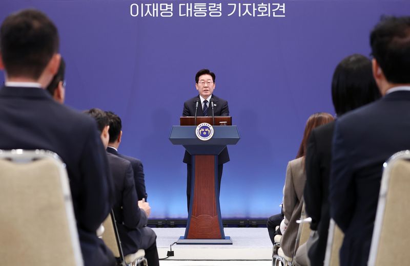 [서울=뉴시스] 김진아 기자 = 이재명 대통령이 18일 청와대 영빈관에서 열린 기자회견 '국민의 뜻, 국민의 삶 더 살피겠습니다'에서 발언하고 있다. 2026.09.18. bluesoda@newsis.com