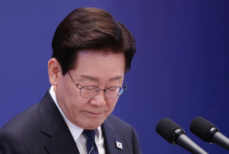 [서울=뉴시스] 김진아 기자 = 이재명 대통령이 18일 청와대 영빈관에서 열린 기자회견 '국민의 뜻, 국민의 삶 더 살피겠습니다'에서 취재진 질문에 답하고 있다. 2026.09.18. bluesoda@newsis.com