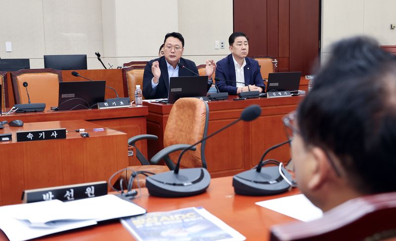 [서울=뉴시스] 최진석 기자 = 천하람 개혁신당 의원이 17일 여의도 국회에서 열린 제439회국회(정기회) 국방위원회 제3차 전체회의에서 박선원 더불어민주당 의원의 전날 전체회의 발언 관련 신상발언을 하고 있다. 2026.09.17. myjs@newsis.com
