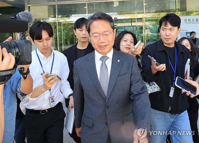후보직 자진 사퇴한 김승원 후보자 (출처=연합뉴스)