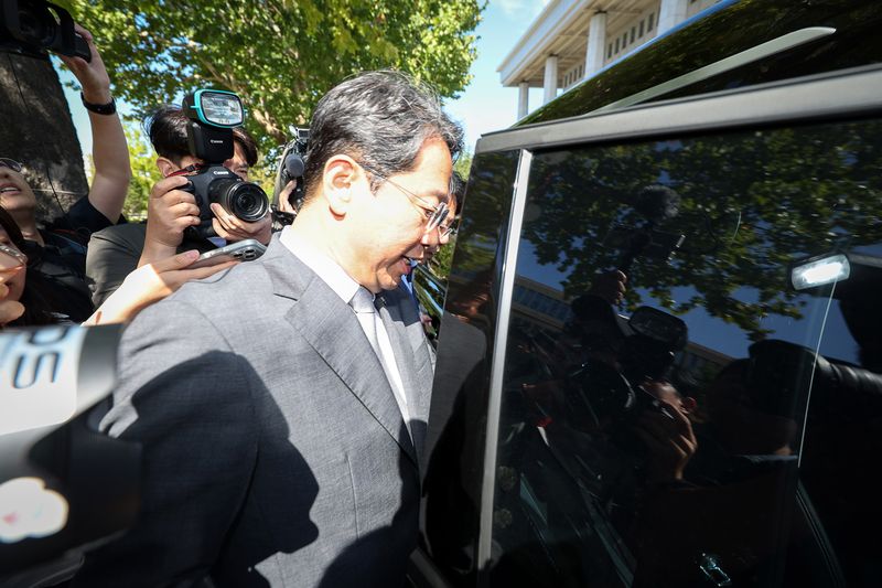 [서울=뉴시스] 김명년 기자 = 김승원 법무부 장관 후보자가 19일 오전 서울 여의도 국회 소통관에서 기자회견을 마치고 이동하고 있다. 이날 김 후보자는 후보직을 사퇴했다. 2026.09.19. kmn@newsis.com