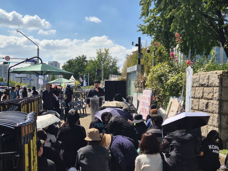 [서울=뉴시스] 조성하 기자 = '수시 원서접수 공정성 확보를 위한 수험생 연대'가 19일 오후 서울 영등포구 국회의사당 앞에서 집회를 열고 있다. 2026.09.19. create@newsis.com