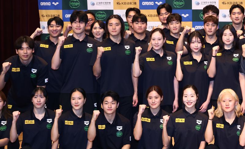 지난 8월 25일 오후 충북 진천선수촌에서 열린 2026 아이치·나고야 하계아시아경기대회 대한수영연맹 미디어데이에서 황선우, 김우민, 이주호, 김승원 등 국가대표 선수들이 기념촬영을 하고 있다. 사진=뉴스1
