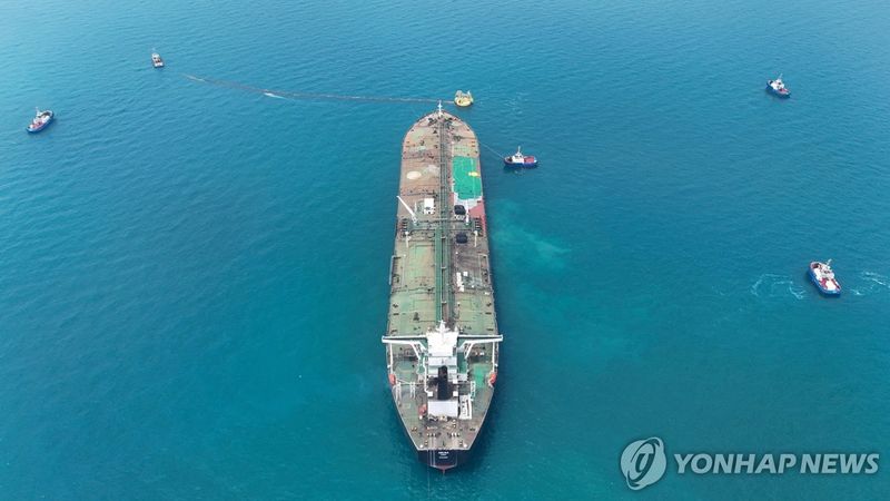 호르무즈 해협 인근을 지나는 유조선 (출처=연합뉴스)