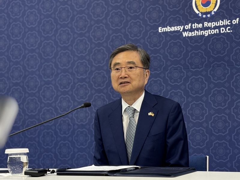 조현 외교부 장관이 지난 18일(현지 시간) 미 워싱턴DC에서 마코 루비오 국무장관과 회담한 후 주미대사관에서 특파원 간담회를 열고 발언하고 있다. 뉴시스