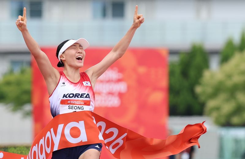 대한민국 성승민이 20일 일본 안조 스포츠 파크에서 열린 2026 아이치·나고야 아시안게임 근대 5종 개인전 여자 결승전에서 금메달을 확정짓자 기뻐하고 있다. 사진=뉴스1화상