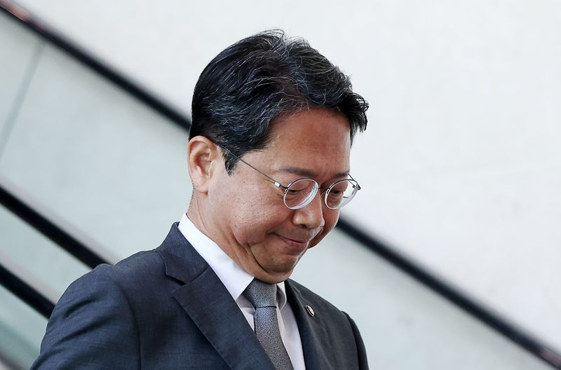 김승원 법무부 장관 후보자가 지난 19일 국회 소통관에서 기자회견을 마치고 이동하고 있다. 뉴시스