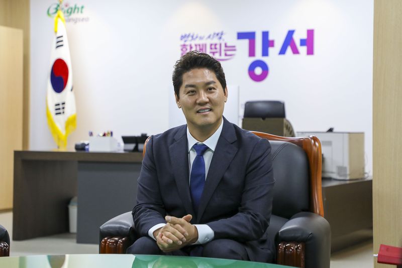메가특구 특별법 관련 사회적 대화 제안하는 김영훈 고용노동부 장관/사진=연합뉴스 박상준 강서구청장은 파이낸셜뉴스와의 인터뷰에서 "교통과 생활 인프라·교육·문화·복지 등 주민이 일상에서 변화를 느낄 수 있도록 최선을 다하겠다"고 밝혔다. 강서구 제공