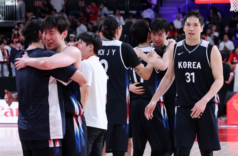 20일 일본 나고야 아이치 인터내셔널 아레나에서 열린 2026 아이치·나고야 아시안게임 남자농구 결승전 대한민국과 일본의 경기, 12년 만에 금메달을 획득한 대한민국 이현중이 눈물을 흘리며 기뻐하고 있다. 뉴스1