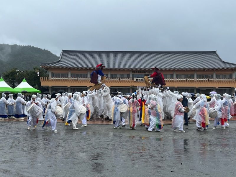 전남광주통합특별시(광주특별시)는 추석 연휴 전남광주 곳곳에서 고싸움<사진>, 민속놀이, 노래자랑, 축구대회 등 다채로운 행사가 펼쳐진다고 밝혔다. 광주특별시 제공