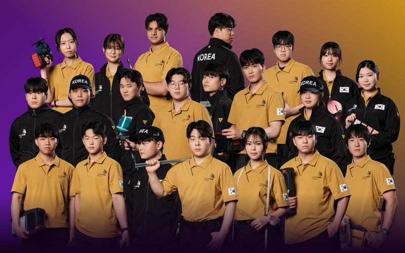 2026 상하이 국제기능올림픽대회에 참가하는 '팀 코리아' 단체사진. 코오롱인더스트리FnC부문 제공
