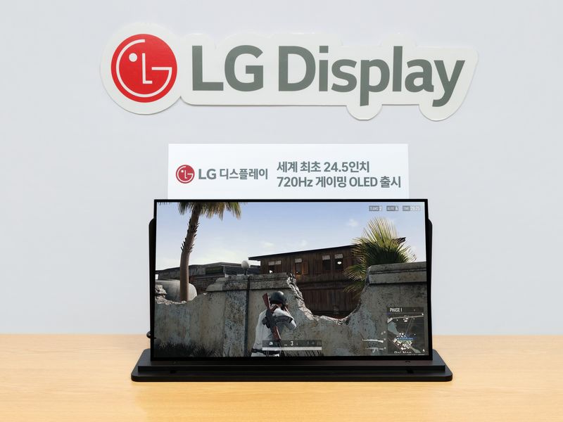 LG디스플레이가 24.5인치 720㎐ 게이밍 OLED를 출시한다. LG디스플레이 제공