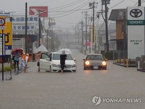 지난 2024년 8월 30일 태풍 영향으로 침수된 일본 구마모토 거리. 출처=연합뉴스