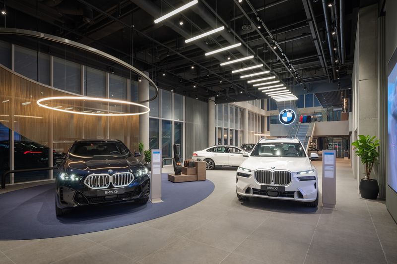 BMW 공식 딜러사 바바리안모터스가 새단장을 마치고 오픈한 자유로 전시장 내부 모습. BMW 그룹 코리아 제공