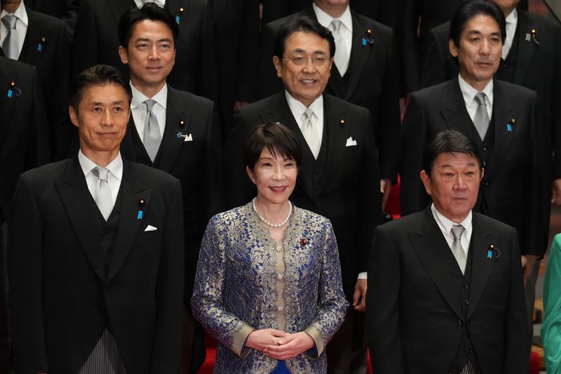 '2차 내각' 日다카이치, 높은 지지율 유지…비자금 의원 기용은 '부적절'
