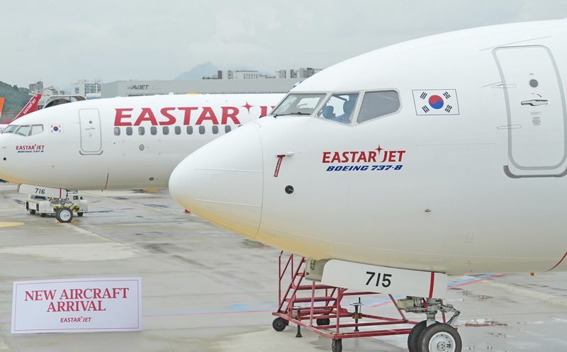 지난해 9월에 도입된 이스타항공의 17, 18호기가 김포국제공항 계류장에 나란히 주기돼 있는 모습. 사진=이스타항공 제공