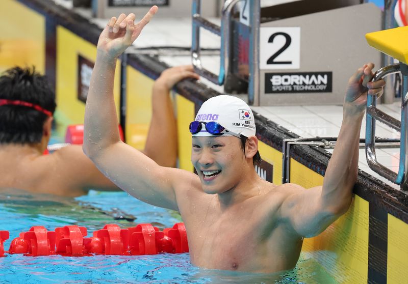 21일 오전 일본 도쿄도 고토구 도쿄아쿠아틱스센터에서 열린 2026 아이치·나고야 아시안게임 남자 자유형 50m 예선에서 한국 김영범이 아시안게임 신기록에 기뻐하고 있다. 뉴시스