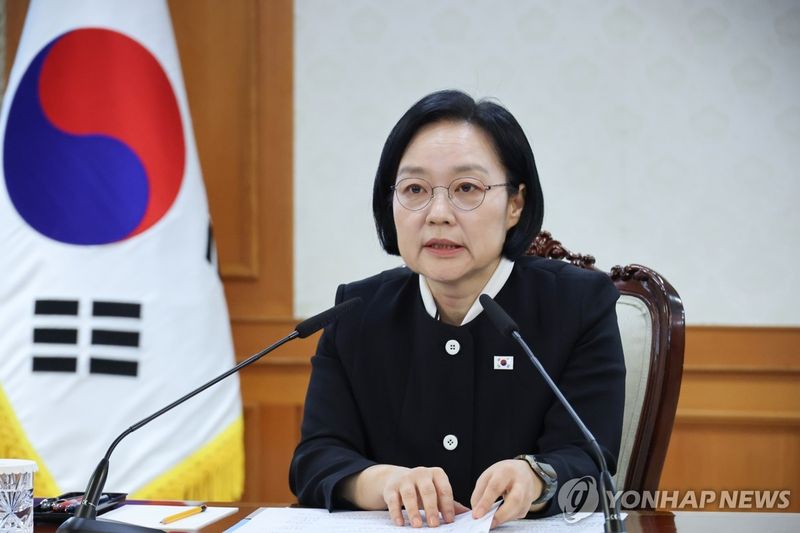 21일 정부서울청사에서 한성숙 국무총리 주재로 글로벌 AI 허브 추진위원회 첫 회의가 열리고 있다. 정부는 2027년 허브 개소를 목표로 10월 중 공청회 등 의견수렴을 거쳐 후보지 공모·평가에 들어갈 계획이다. 사진=연합뉴스