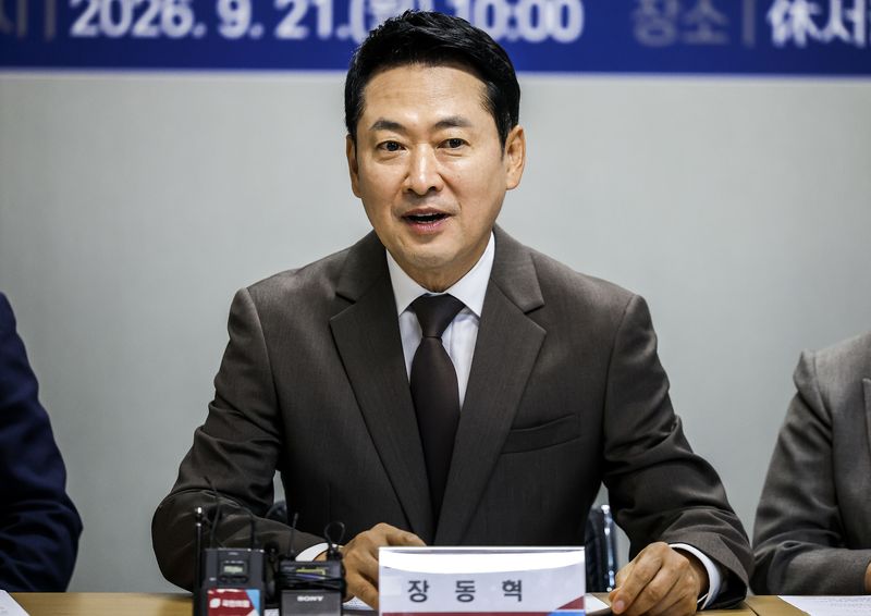 장동혁 국민의힘 대표가 21일 서울 마포구 휴 서울이동노동자 합정쉼터에서 열린 플랫폼 노동자 안전망 구축을 위한 현장 간담회에서 발언하고 있다. 뉴시스