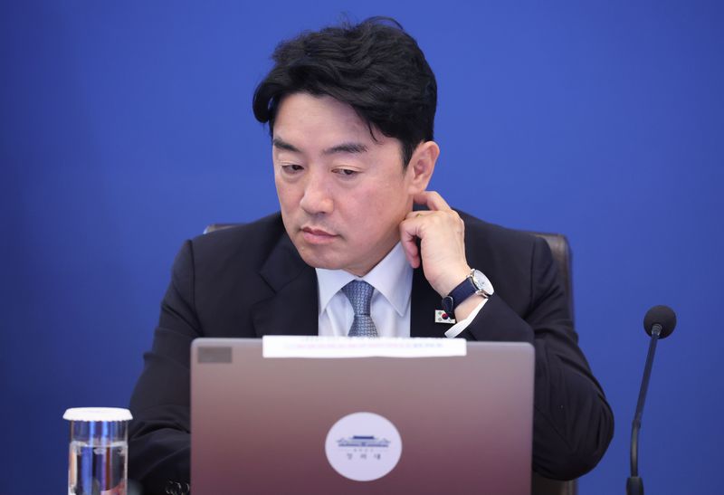 사의를 표명한 강훈식 비서실장이 21일 청와대에서 열린 수석보좌관회의에 참석해 있다. 2026.9.21 ⓒ 뉴스1 이재명 기자