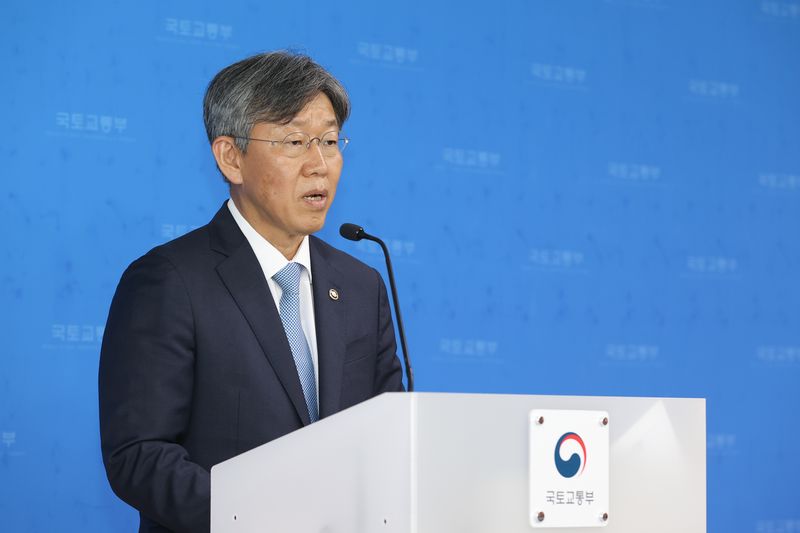 김이탁 국토교통부 제1차관이 21일 정부 세종청사에서 '주거안정플랜'을 발표하고 있다. 국토부 제공