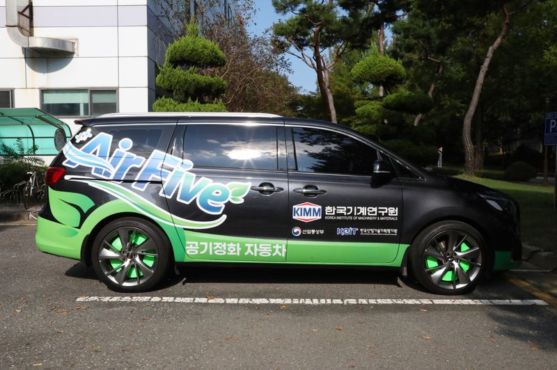 대기 미세먼지 대응 상호협력형 공기정화 자동차. 한국기계연구원 제공