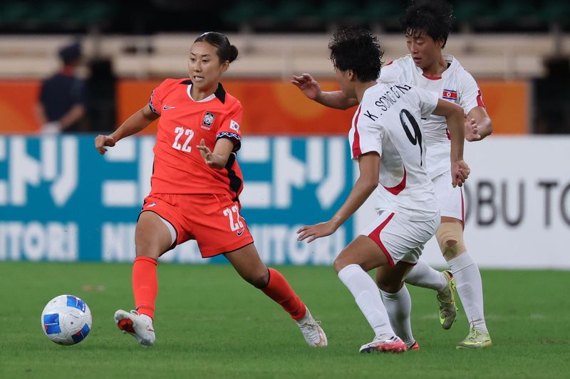 21일 일본 시즈오카 스타디움 에코파에서 열린 2026 아이치·나고야 아시안게임 여자축구 조별예선 F조 대한민국과 북한의 경기 후반, 대한민국 추효주가 드리블 돌파를 하고 있다. 2026.9.21 ⓒ 뉴스1 안은나 기자