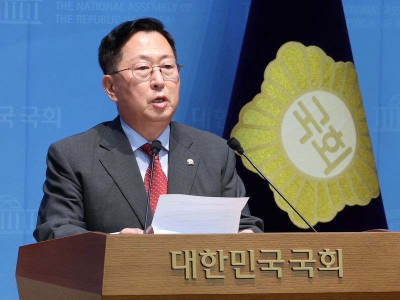 유용원 국회 국방위원회 국민의힘 의원이 지난 21일 국회 소통관에서 기자회견을 하고 있다. 뉴시스