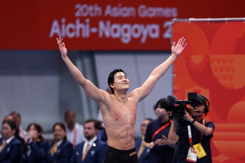21일 도쿄 아쿠아틱스 센터에서 열린 2026 아이치·나고야 아시안게임 수영 남자 50m 개인 자유형 결승에서 1위로 결승선을 통과한 김영범이 기뻐하고 있다. 사진=뉴시스