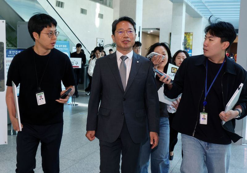 김승원 법무부 장관 후보자가 지난 19일 서울 영등포구 여의도 국회 소통관에서 후보자직 사퇴 기자회견을 마친 뒤 기자회견장을 나서고 있다. 2026.9.19 ⓒ 뉴스1 김진환 기자