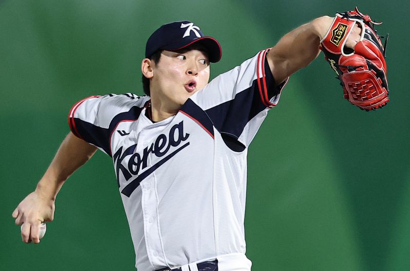 21일 일본 아이치현 오카자키 중앙종합공원 야구장에서 열린 2026 아이치·나고야 아시안게임 야구 조별리그 1차전 대한민국과 대만의 경기, 대한민국 조병현이 7회초 등판해 역투하고 있다. 뉴스1
