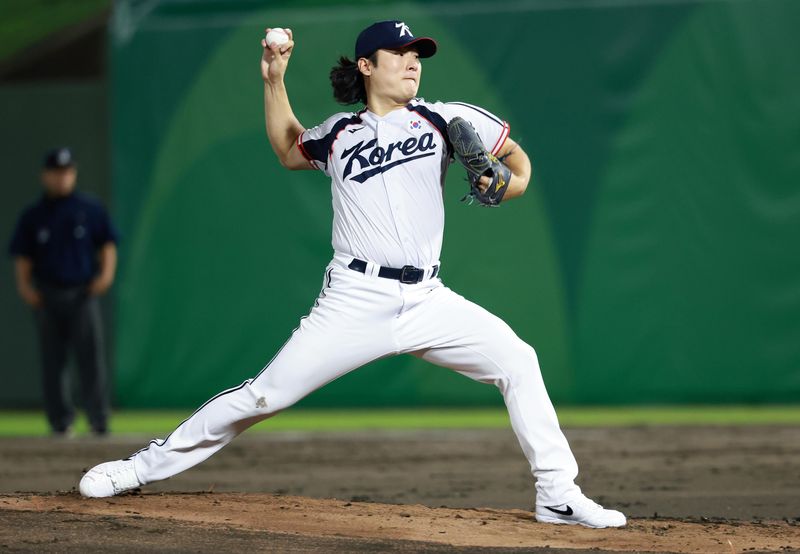 21일 오후(현지 시간) 일본 오카자키 종합중앙공원 야구장에서 열린 2026 아이치·나고야 아시안게임 야구 조별리그 한국과 대만의 경기, 3회초 한국 선발 곽빈이 공을 던지고 있다. 뉴시스