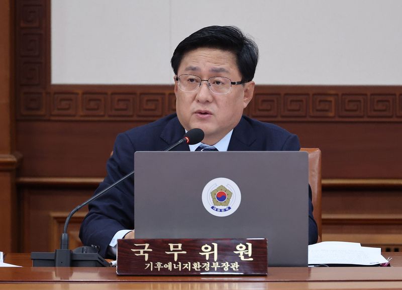 김성환 기후에너지환경부 장관이 22일 서울 종로구 정부서울청사에서 세종-서울 간 영상국무회의에 참석, 부처별 보고를 하고 있다.연합뉴스