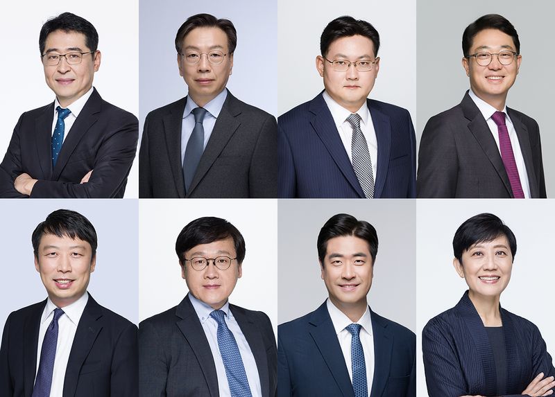 첫째줄 왼쪽부터 장경수 변호사, 유정열 고문, 장윤석 대표변호사, 강신욱 대표변호사. 둘째줄 왼쪽부터 이상현 변호사, 임보경 변호사, 김세진 선임외국변호사, 박현주 선임외국변호사. 법무법인 세종 제공