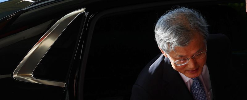 조희대 대법원장이 22일 오전 서울 서초구 대법원 청사로 출근하고 있다.뉴시스