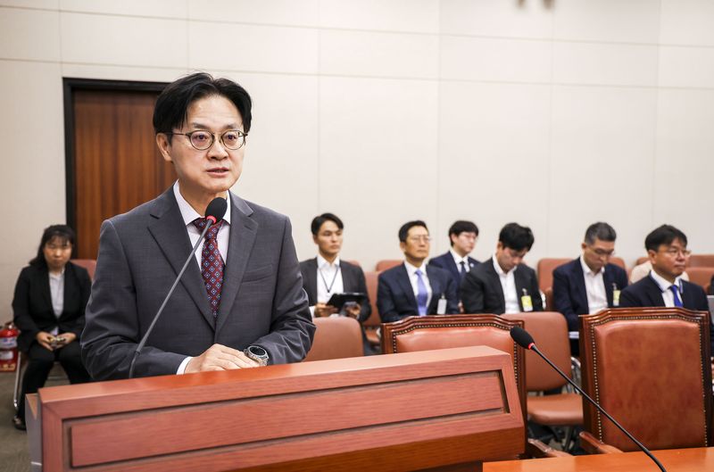 김정관 산업통상부 장관이 22일 서울 여의도 국회에서 열린 산업통상자원중소벤처기업위원회 전체회의에서 대미투자 관련 보고를 하고 있다. 뉴시스